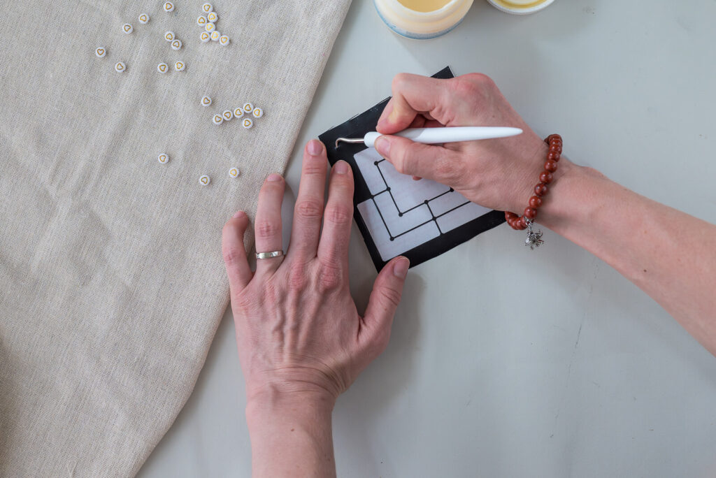 Mühle Brettspiel selber machen Vorlage entgittern