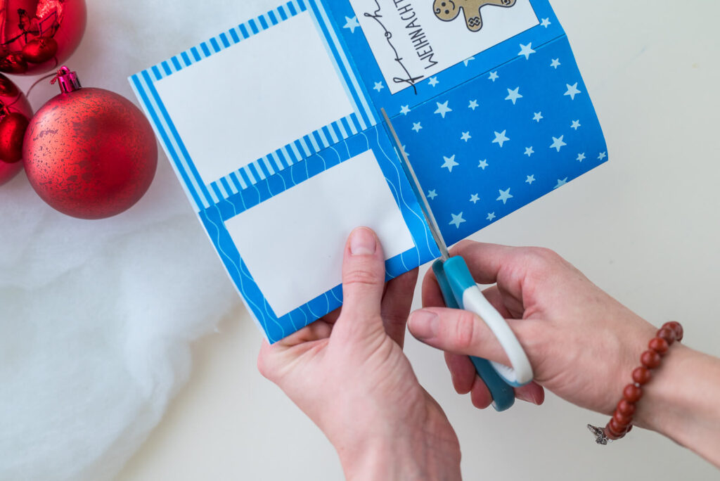 Zine Vorlage wird der Länge nach eingeschnitten